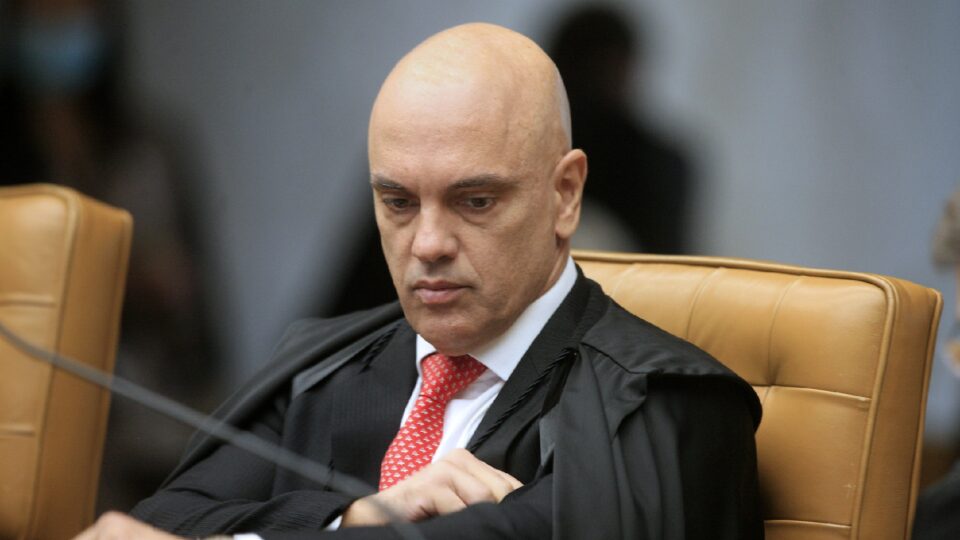 Escritório de esposa de Moraes confirma voos em jatinho ligado a Vorcaro após vídeo