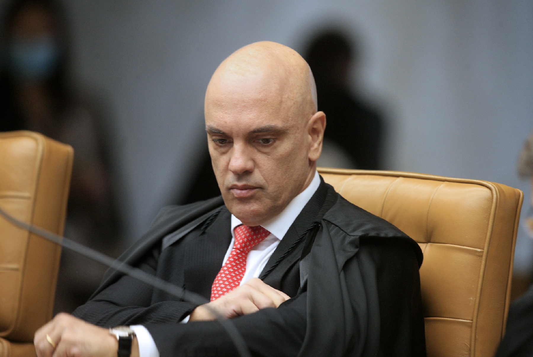 Escritório de esposa de Moraes confirma voos em jatinho ligado a Vorcaro após vídeo