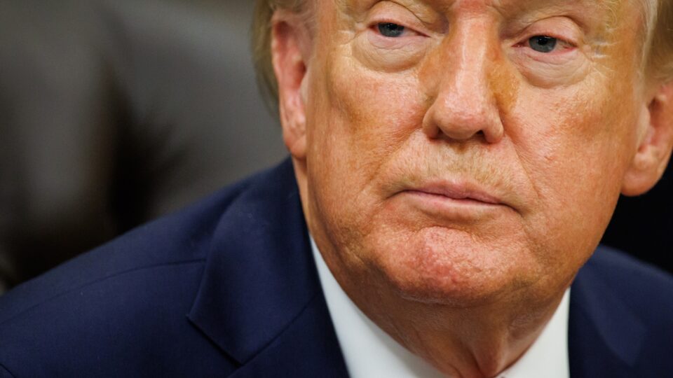 Trump cogita “eliminar” o Irã, mas não descarta chegar a um acordo