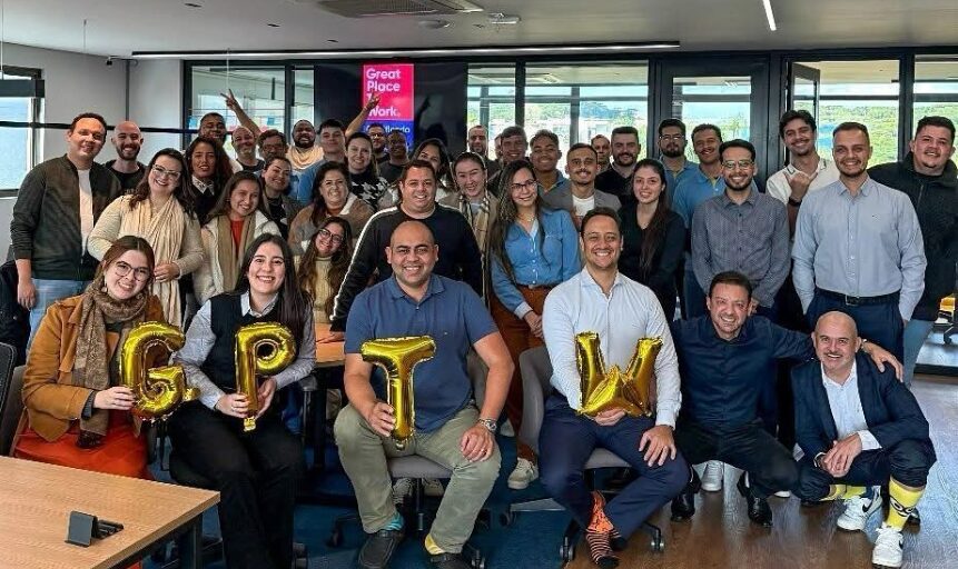 Profissionais de diferentes áreas integram equipe de empresa reconhecida no ranking de melhores ambientes de trabalho do Paraná.