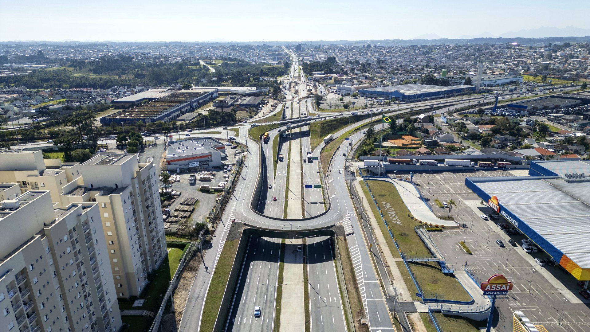 Prefeitura de Curitiba já arrecadou R$ 76,9 milhões com leilões de áreas na Linha Verde em 2026.