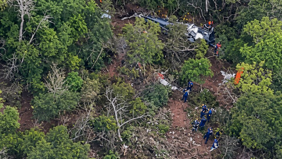 Helicóptero com destino a Londrina cai no interior de São Paulo e deixa três feridos