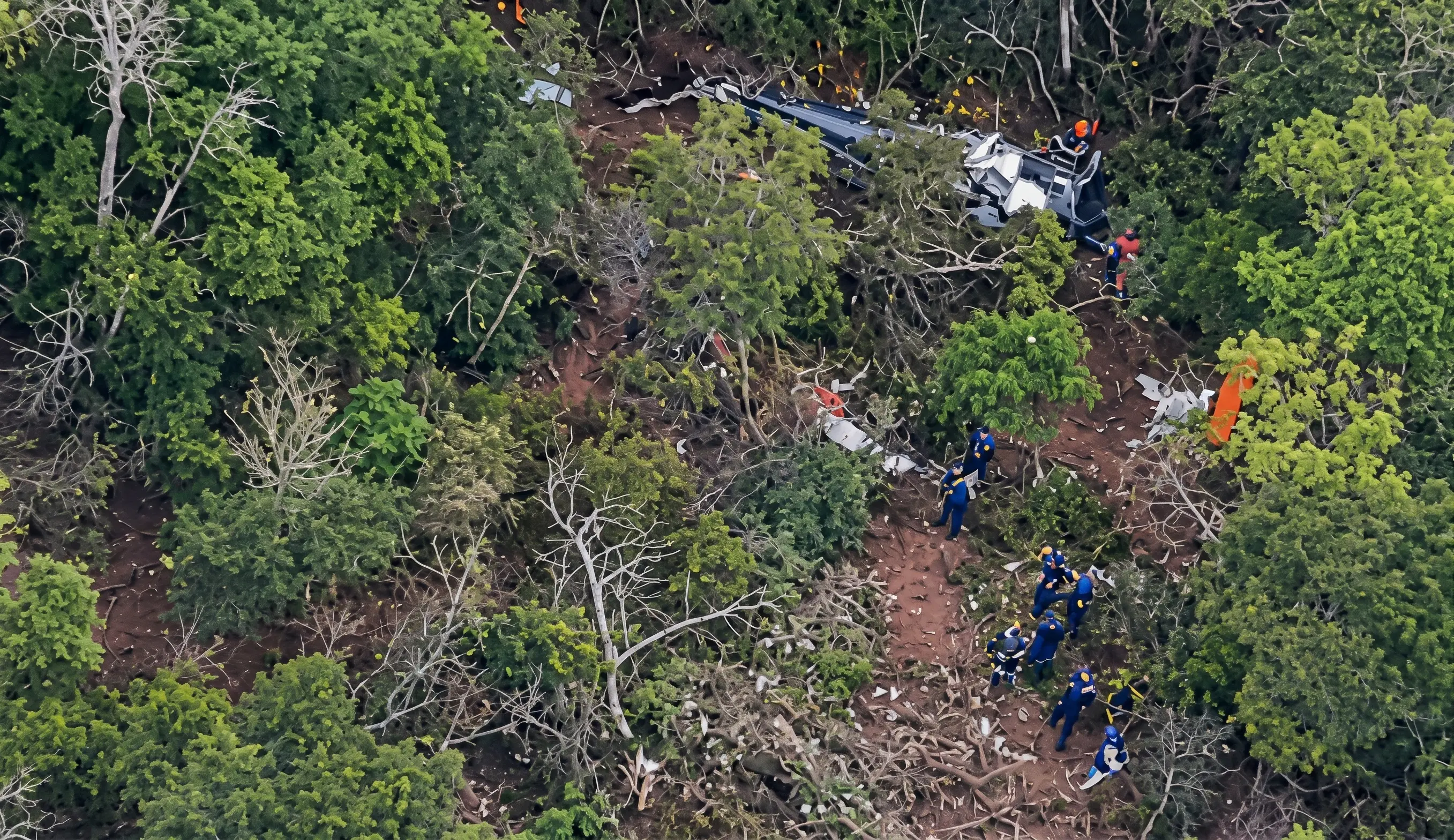 Helicóptero cai em Iaras (SP) durante voo com destino a Londrina (PR).