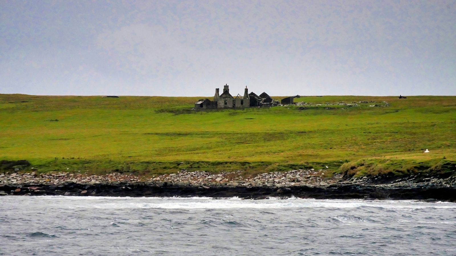 Viagem escolar leva estudantes a descobrir possível igreja viking de 1.000 anos na Escócia