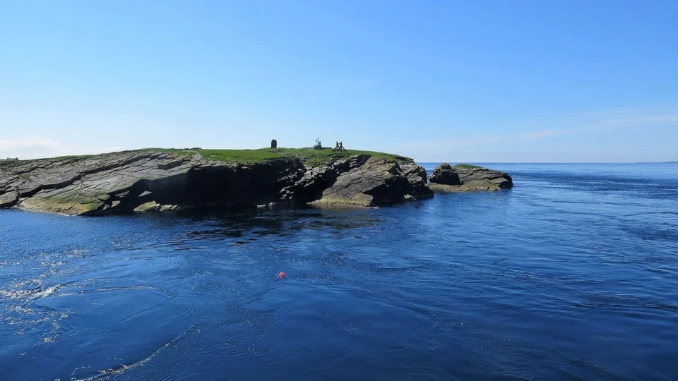 Ilha de Swona, onde estudantes encontraram uma possível igreja viking de 1.000 anos.
