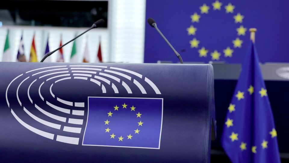 Eurodeputados pedem que UE analise sanções contra Moraes e monitore a eleição no Brasil