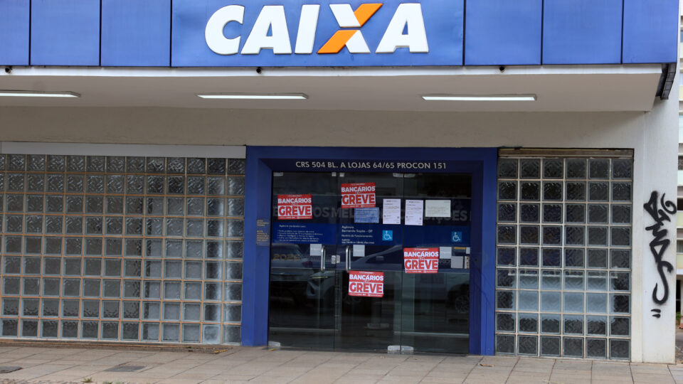 Funcionários da Caixa votam nova proposta para encerrar paralisação nacional