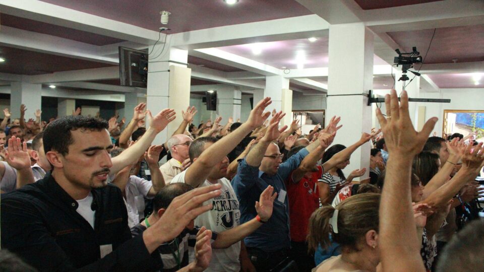 Argélia prende 12 cristãos durante culto e apreende literatura religiosa