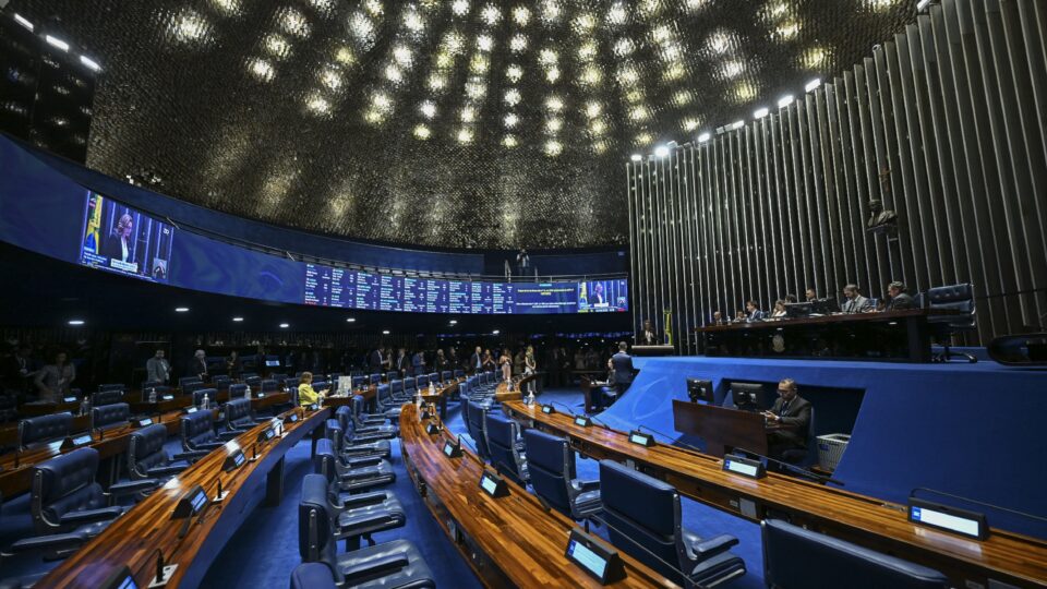 Suplentes sem experiência política podem herdar mandato de oito anos no Senado