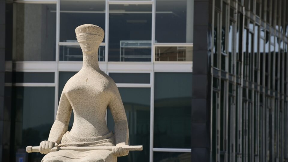Pesquisa aponta que 6 em cada 10 brasileiros não confiam no STF