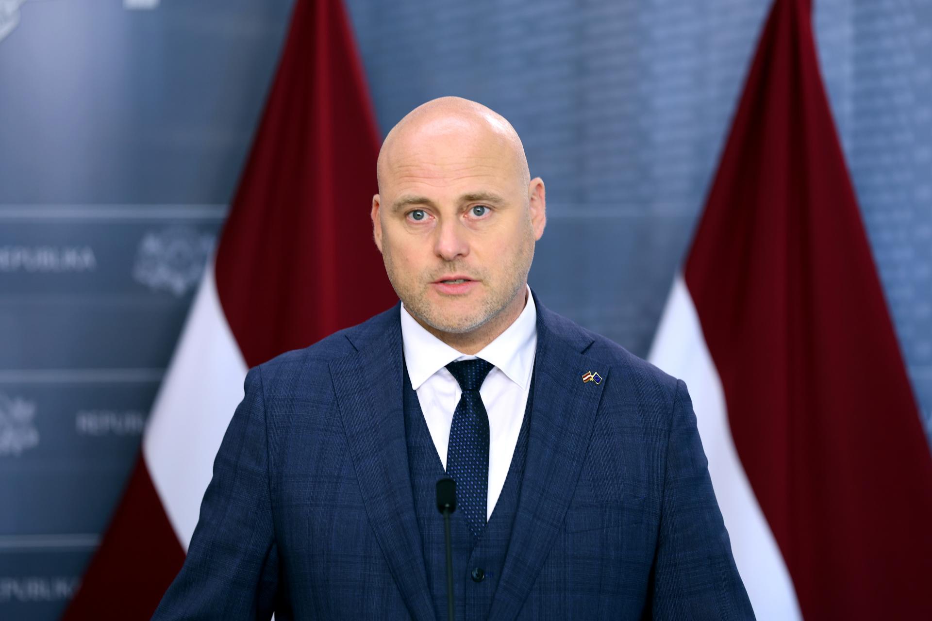 País da Otan que faz fronteira com a Rússia negocia proteção do arsenal nuclear da França