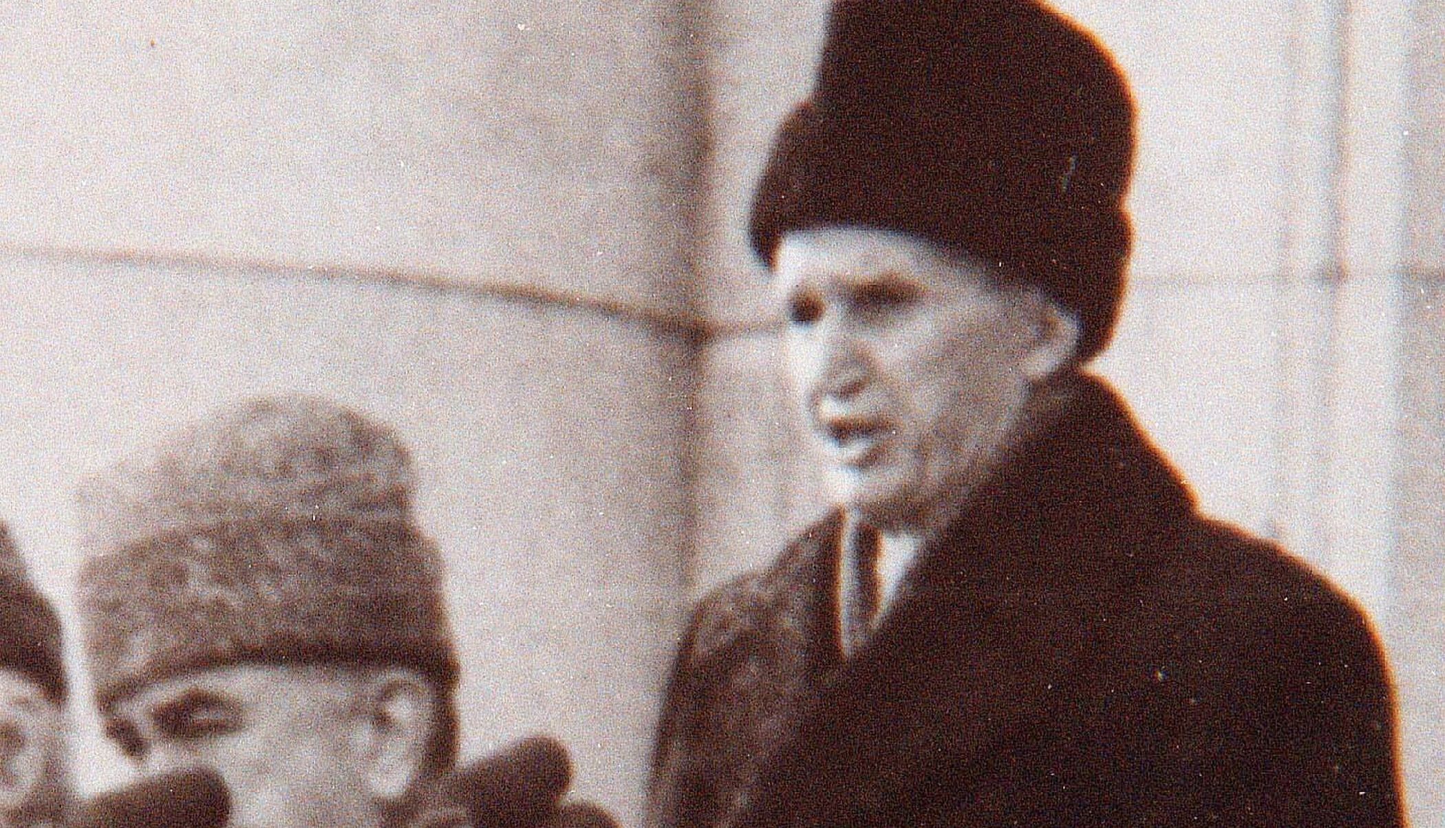 O ditador romeno Nicolae Ceaușescu faz seu último discurso, em 21 de dezembro de 1989; naquele dia começaria a revolução que derrubou o regime comunista.