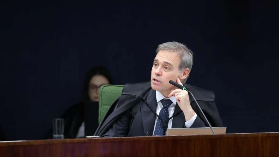 Em carta ao STF, pai de Vorcaro diz ser vítima de “injustiça” e cobra Mendonça