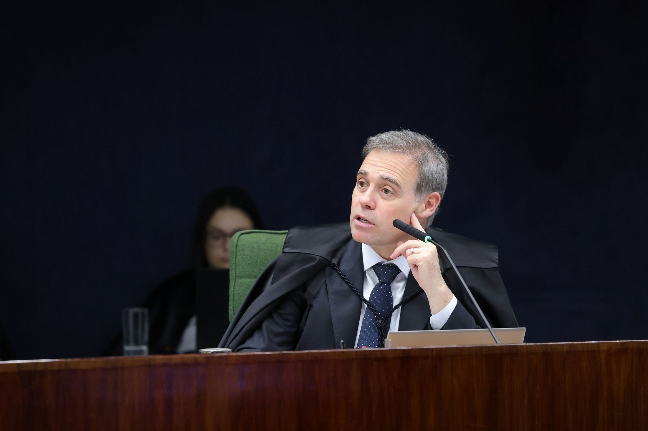 Em carta ao STF, pai de Vorcaro diz ser vítima de “injustiça” e cobra Mendonça
