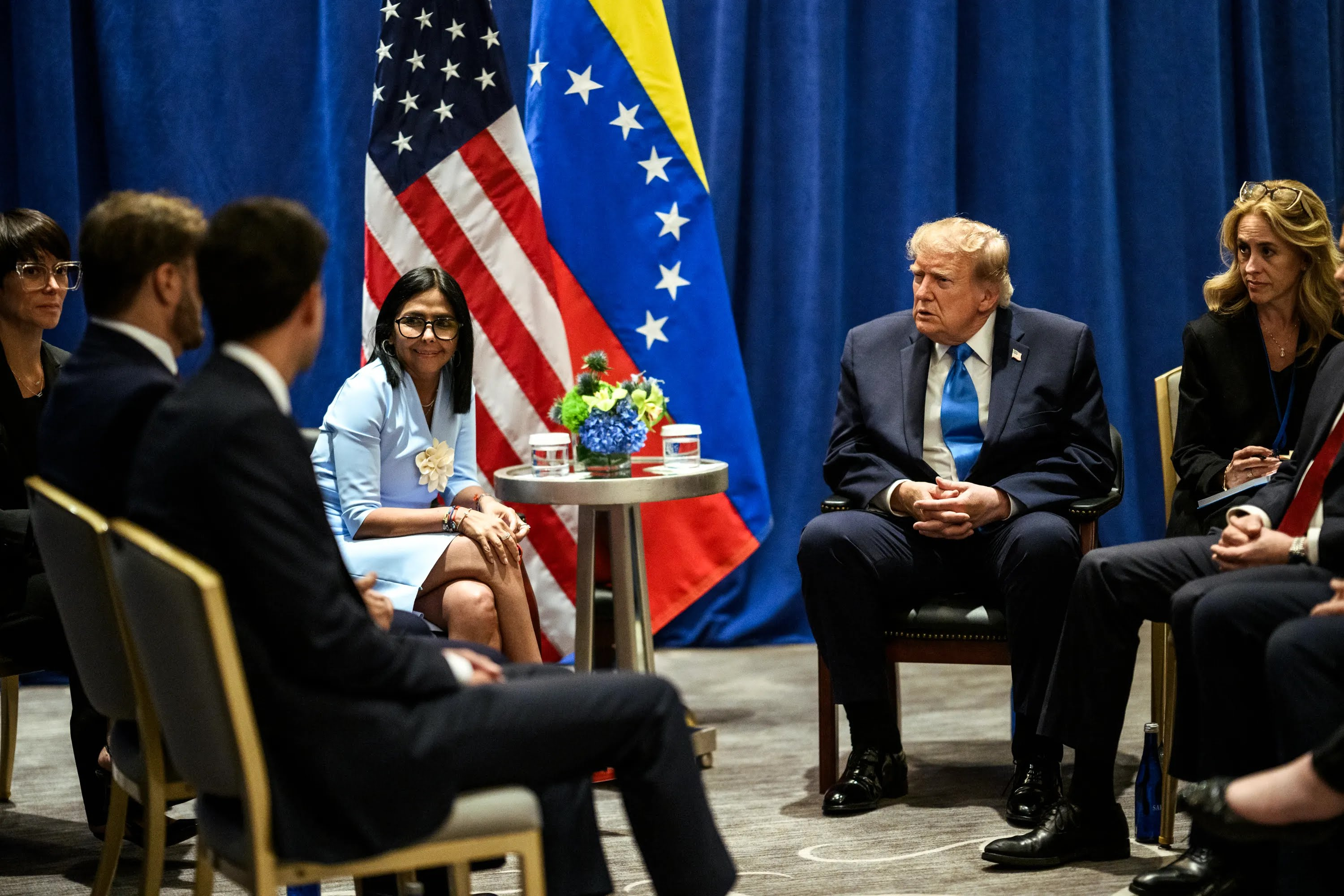 Trump se encontra com ditadora da Venezuela pela primeira vez após captura de Maduro: “Reunião histórica”