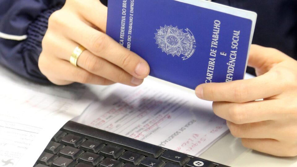 Número de empresas que não depositam FGTS de empregados chega a 2,4 milhões