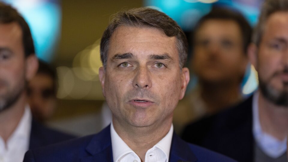Flávio defende apostas, promete acabar com o "Tigrinho" e responsabiliza Lula pela expansão dos jogos