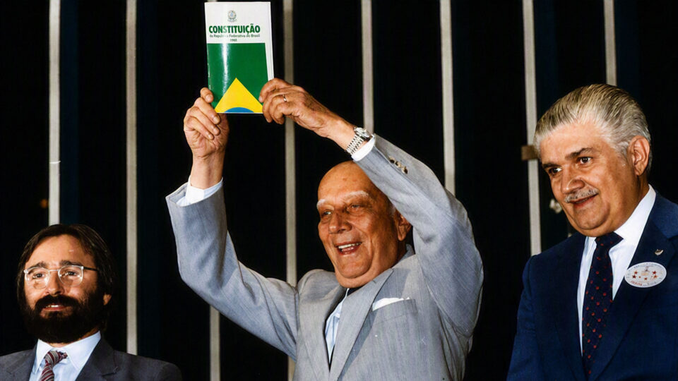 Com a crise nos três poderes, chegou a hora de escrever uma nova Constituição?