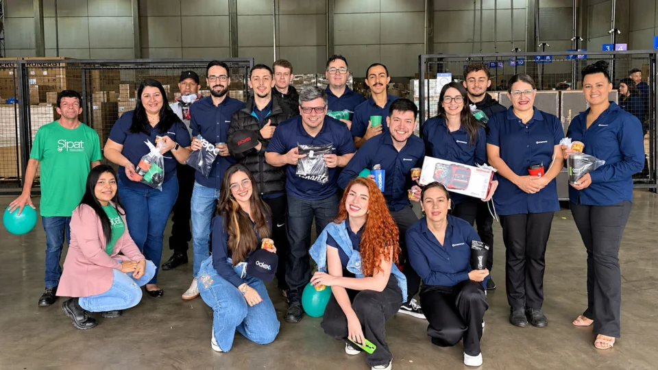 Colaboradores do Grupo Oderço durante ação da SIPAT, iniciativa voltada à prevenção de acidentes e à promoção da segurança no ambiente de trabalho.
