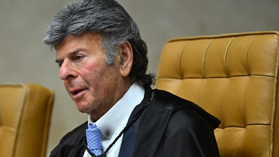 Fux dá 10 dias para Alcolumbre se manifestar sobre visitas de citados no Master ao Senado