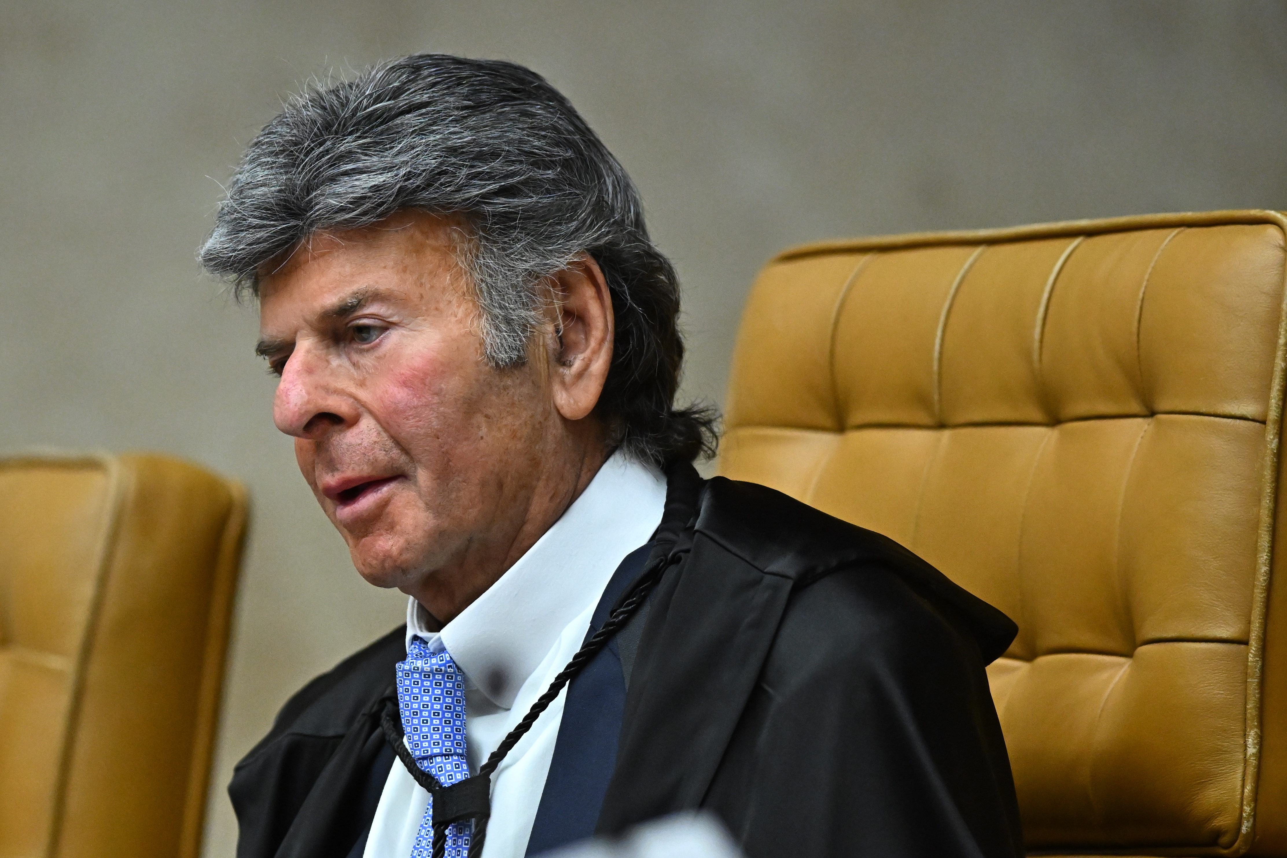 Fux dá 10 dias para Alcolumbre se manifestar sobre visitas de citados no Master ao Senado