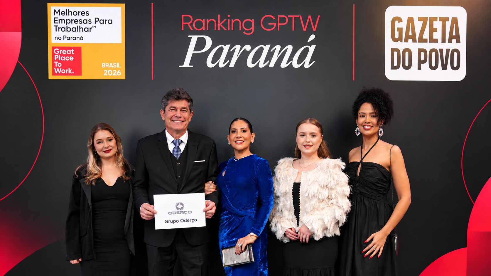Representantes do Grupo Oderço recebem o reconhecimento durante a cerimônia do Ranking GPTW Paraná 2026.