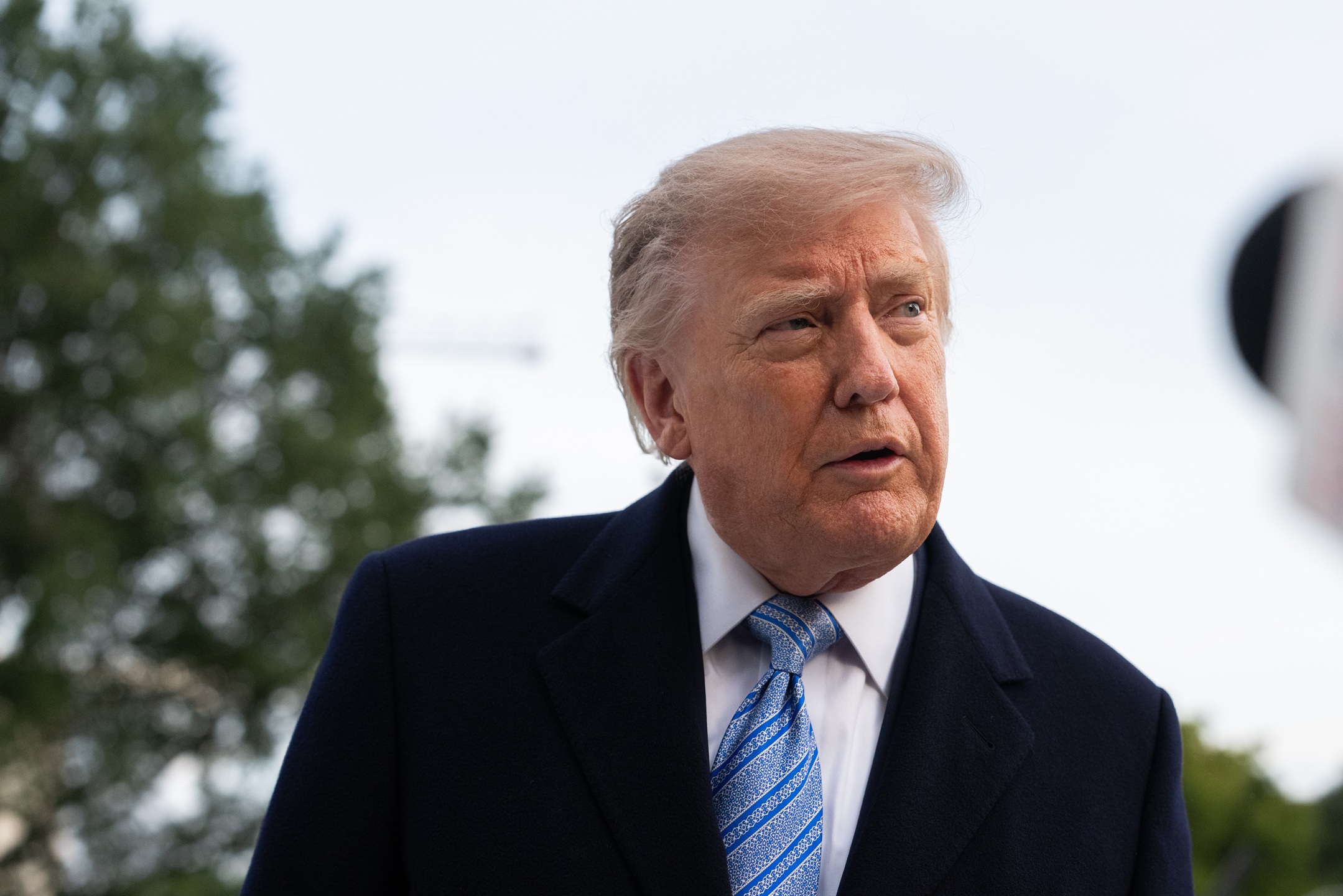 Justiça dos EUA restabelece acesso de órgãos de imprensa que Trump vetou na Casa Branca