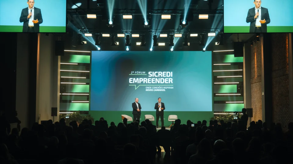 Na abertura do evento, César Bochi, diretor-presidente do Banco Cooperativo Sicredi, ressaltou a dimensão dos pequenos negócios na economia brasileira