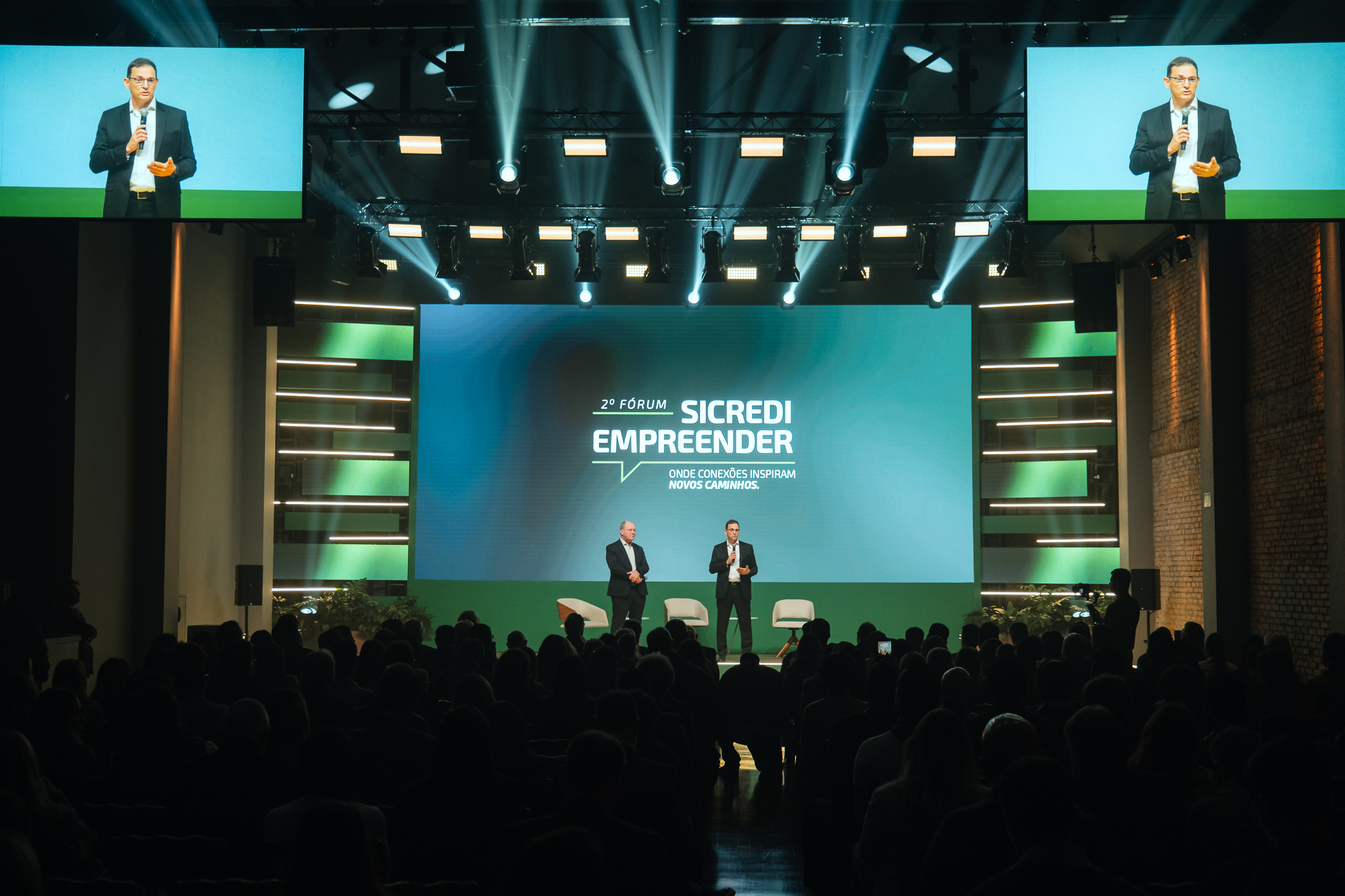 Na abertura do evento, César Bochi, diretor-presidente do Banco Cooperativo Sicredi, ressaltou a dimensão dos pequenos negócios na economia brasileira