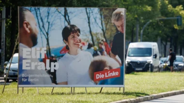 Cartaz de Elif Eralp, do partido Die Linke: perto de se tornar prefeita de Berlim.