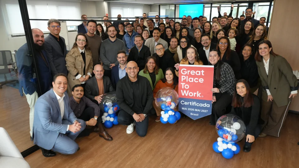 Profissionais de diferentes áreas integram equipe de empresa reconhecida no ranking de melhores ambientes de trabalho do Paraná.