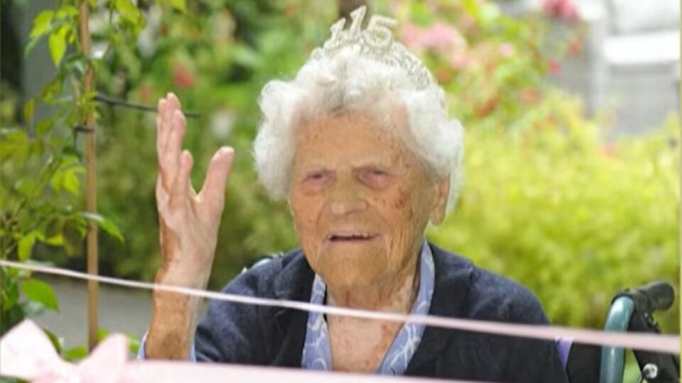 Ethel Caterham, a mulher mais velha do mundo, atravessou mais de 11 décadas e hoje ajuda a dimensionar o quanto a longevidade extrema ainda intriga a ciência.
