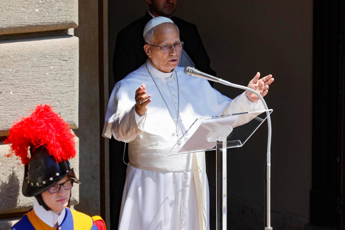 Papa Leão XIV inicia viagem histórica pela França e visita gruta de Lourdes