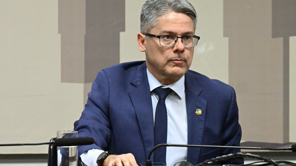 Senador defende mandato fixo e responsabilização disciplinar de ministros do STF