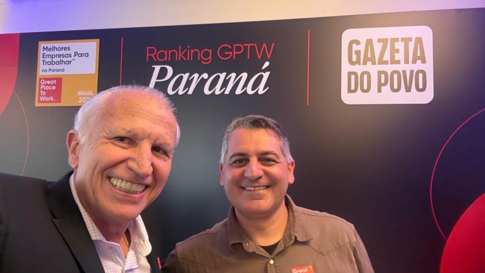 Hilgo Gonçalves (embaixador do GPTW no Brasil) e Cristiano Cândido (Gerente de Operações e Performance da Gazeta do Povo)