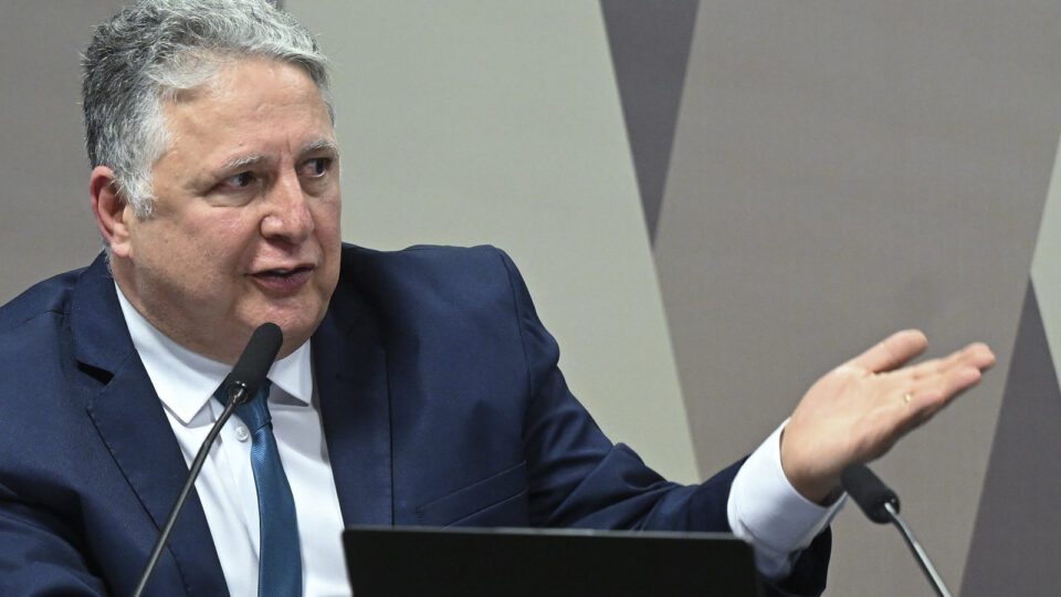 Garotinho reclama de demora no TRE-RJ e mantém candidatura ao governo do Rio