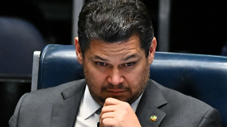"Fala meu amor": mensagens apontam proximidade entre Alcolumbre e Vorcaro; senador alega intimidação