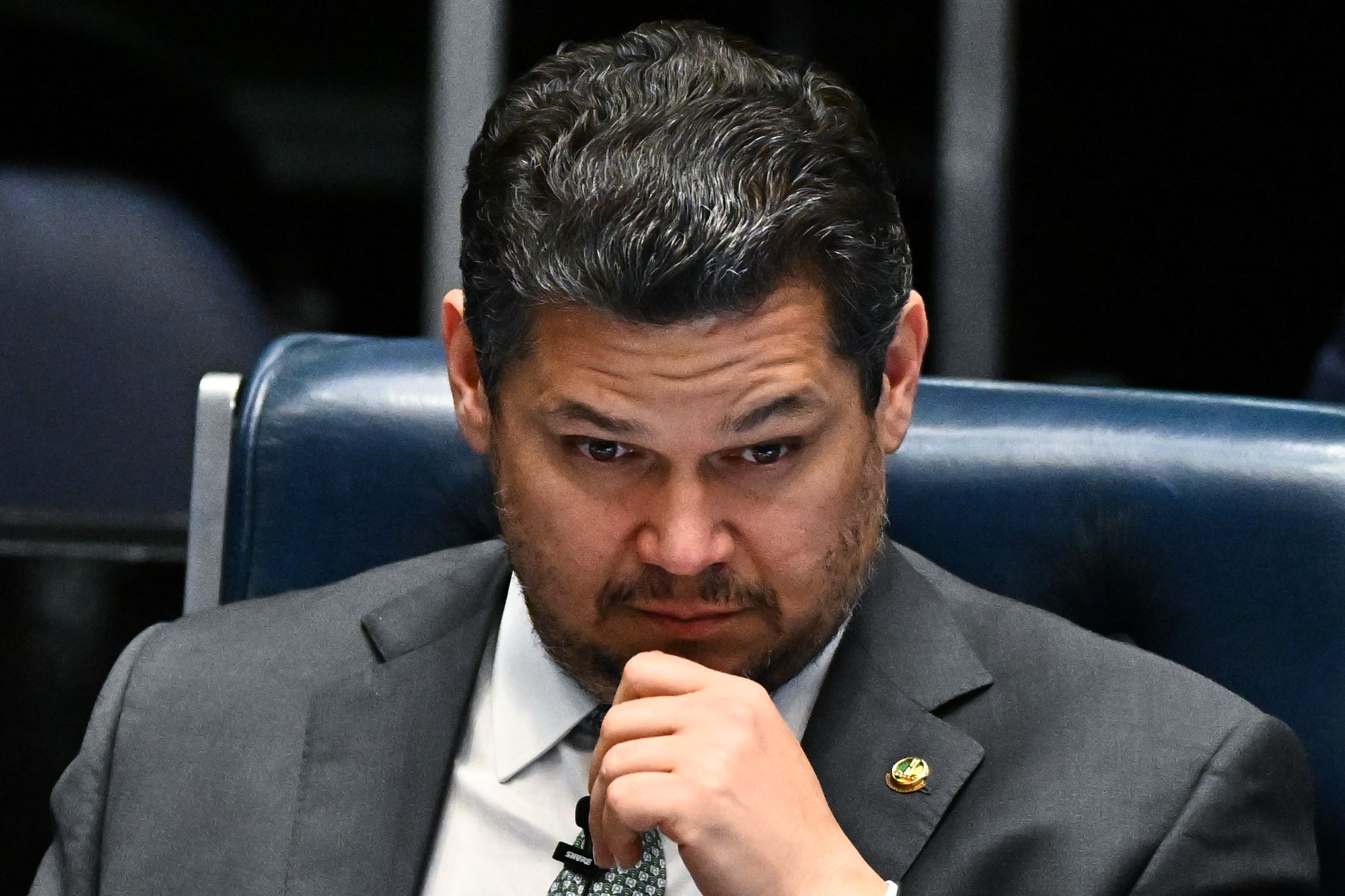 Davi Alcolumbre nega irregularidades após revelação de mensagens com banqueiro