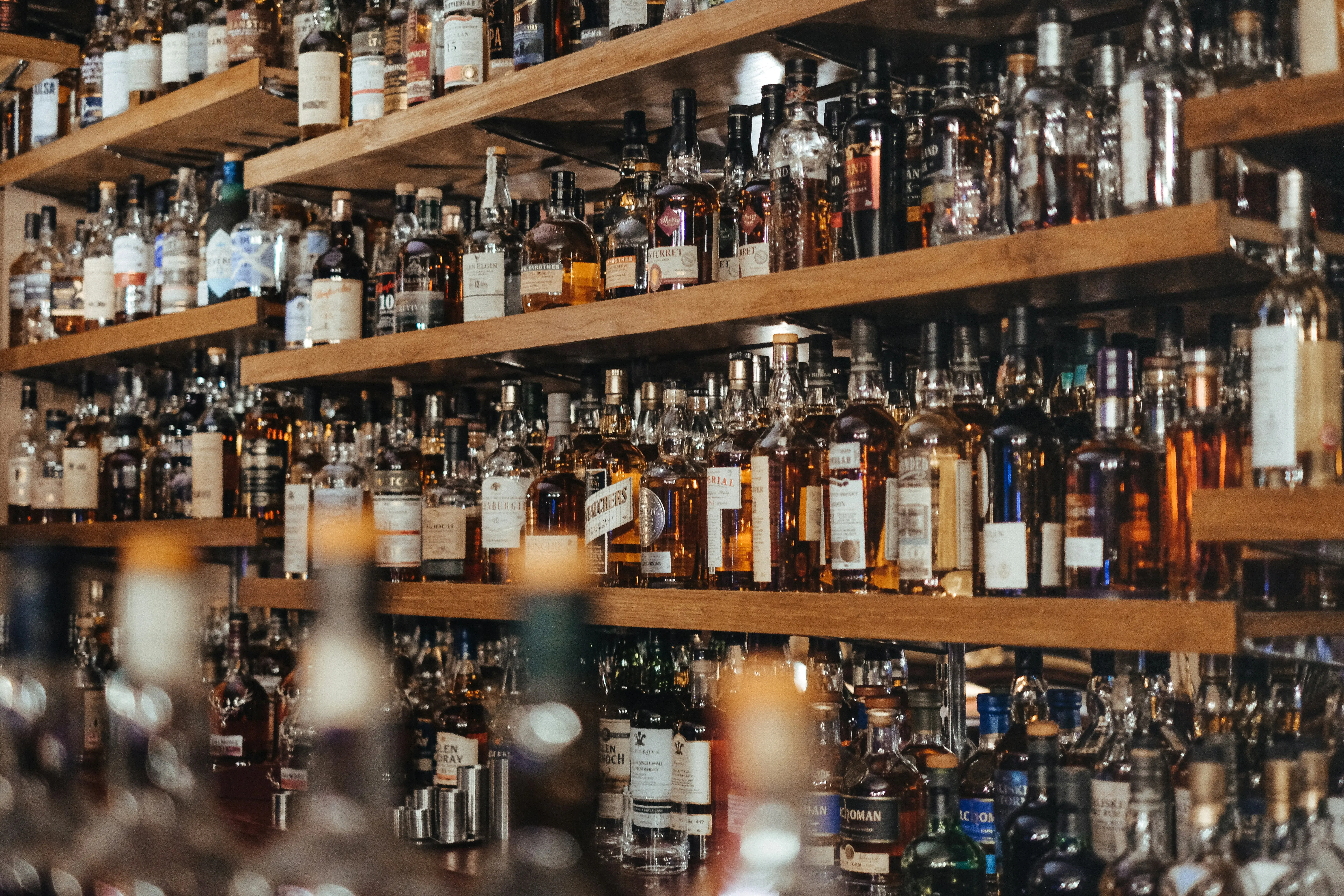 A venda de bebidas alcoólicas pode ser restringida durante as eleições, mas a decisão não é nacional e depende das regras definidas para cada localidade.
