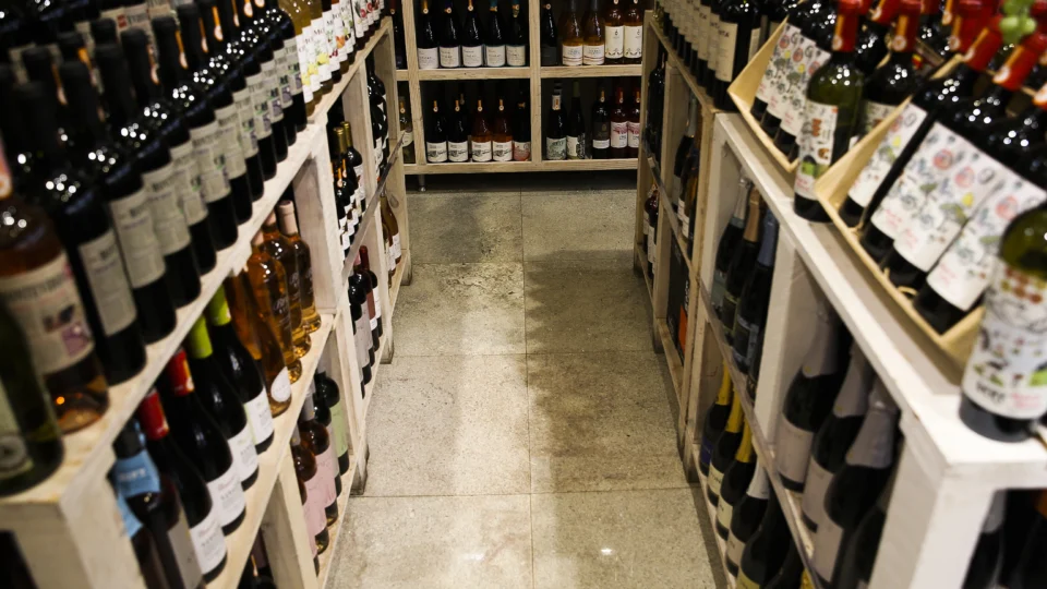 As regras da Lei Seca eleitoral podem estabelecer horários e indicar quais estabelecimentos ficam proibidos de comercializar bebidas alcoólicas.