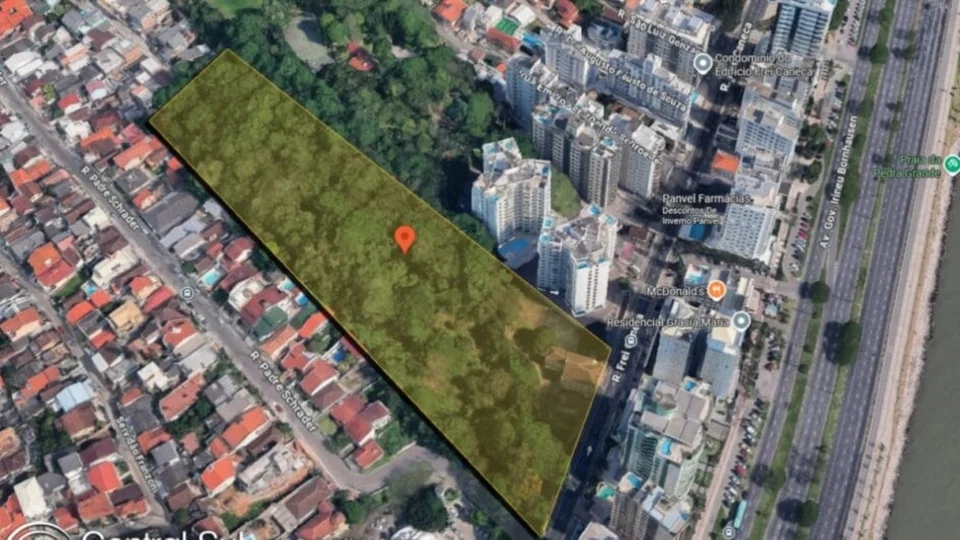 terreno de mais de 23 mil m² onde está localizado o casarão histórico tombado em Florianópolis