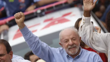 Música “Nossa Senhora”, de Roberto Carlos e Erasmo Carlos, foi executada antes de caminhada de Lula na Zona Leste de São Paulo.