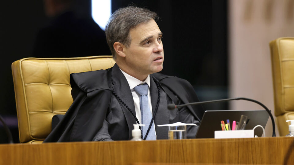 Mendonça manda derrubar posts sobre Flávio retirar Nossa Senhora Aparecida como Padroeira