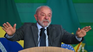 Por meio de MP, petista decretou fim de um setor que foi regulamentado. Atividades devem encerrar após o primeiro turno.