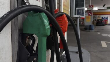 Conforme portaria do Ministério da Fazenda, subvenção ao diesel passa a vale por mais 30 dias, a contar a partir deste domingo (27), podendo ser prorrogada por igual período