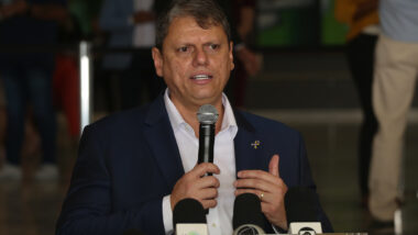 Tarcísio de Freitas (Republicanos) diz ser absolutamente contra bets