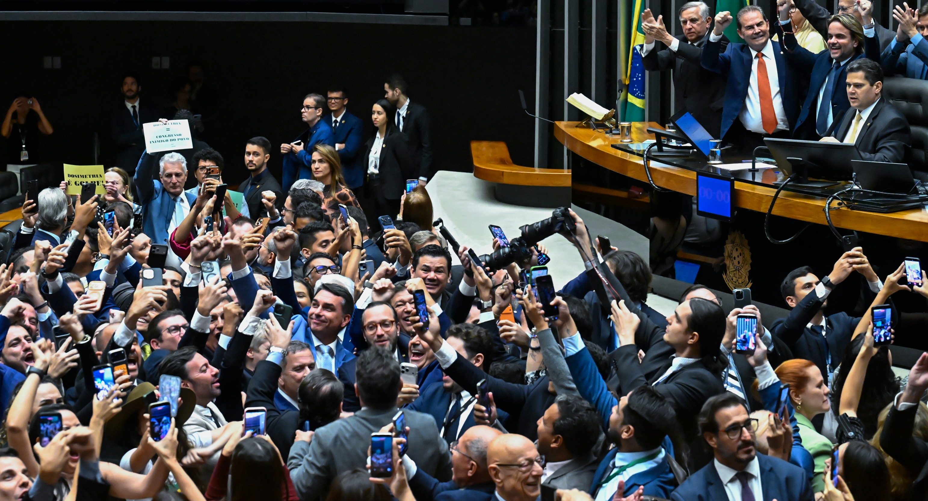 Eleitor vai às urnas com espírito de mudança e foco inédito no Senado