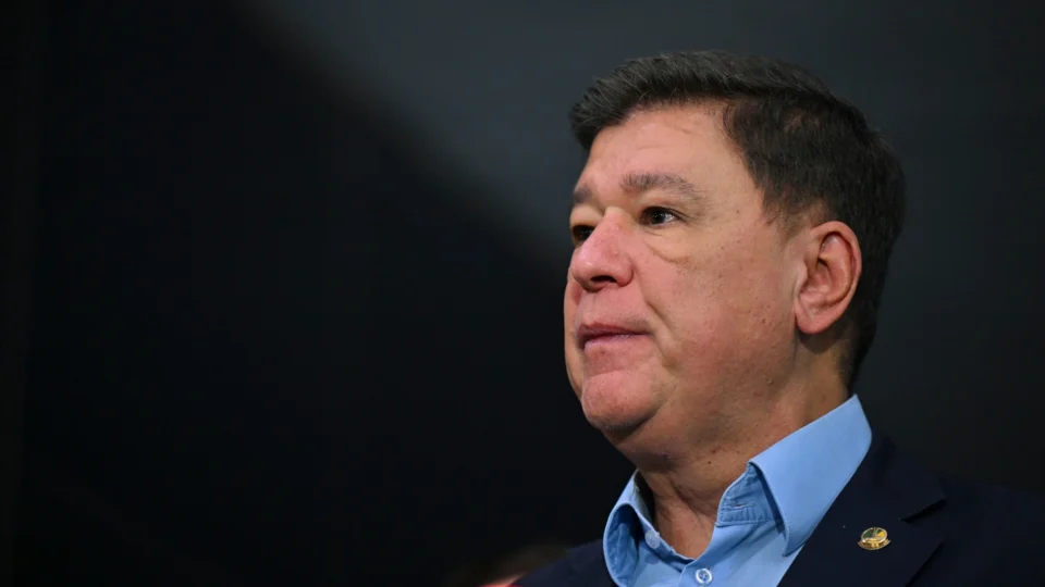Candidato à reeleição diz que quer presidir o Senado e promete pautar impeachment de Moraes.