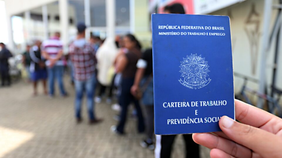 Falta mesmo mão de obra no Brasil? O que os números escondem