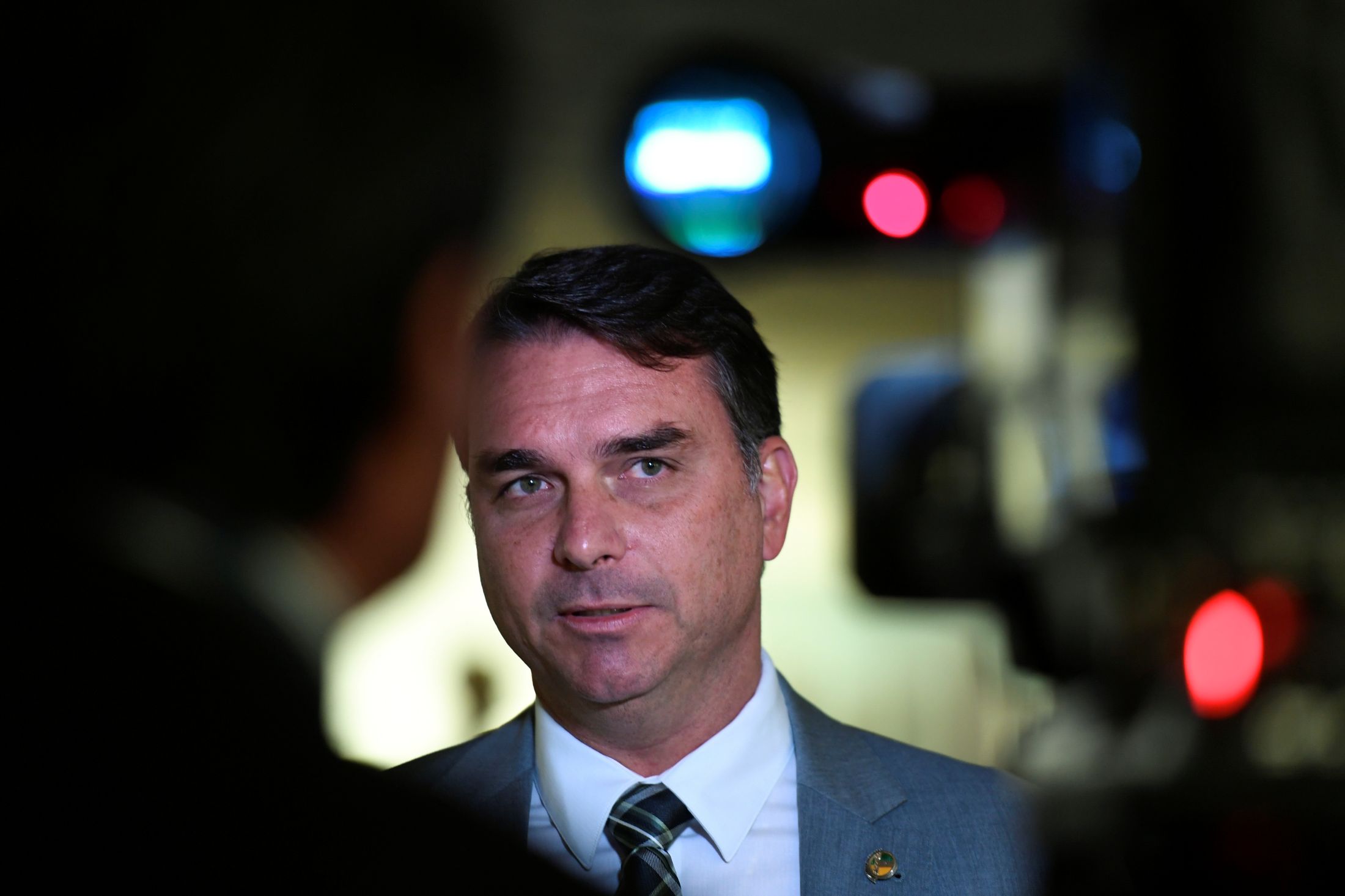 MPE pede bloqueio de perfil de servidor da Secom por fake news sobre Nossa Senhora contra Flávio